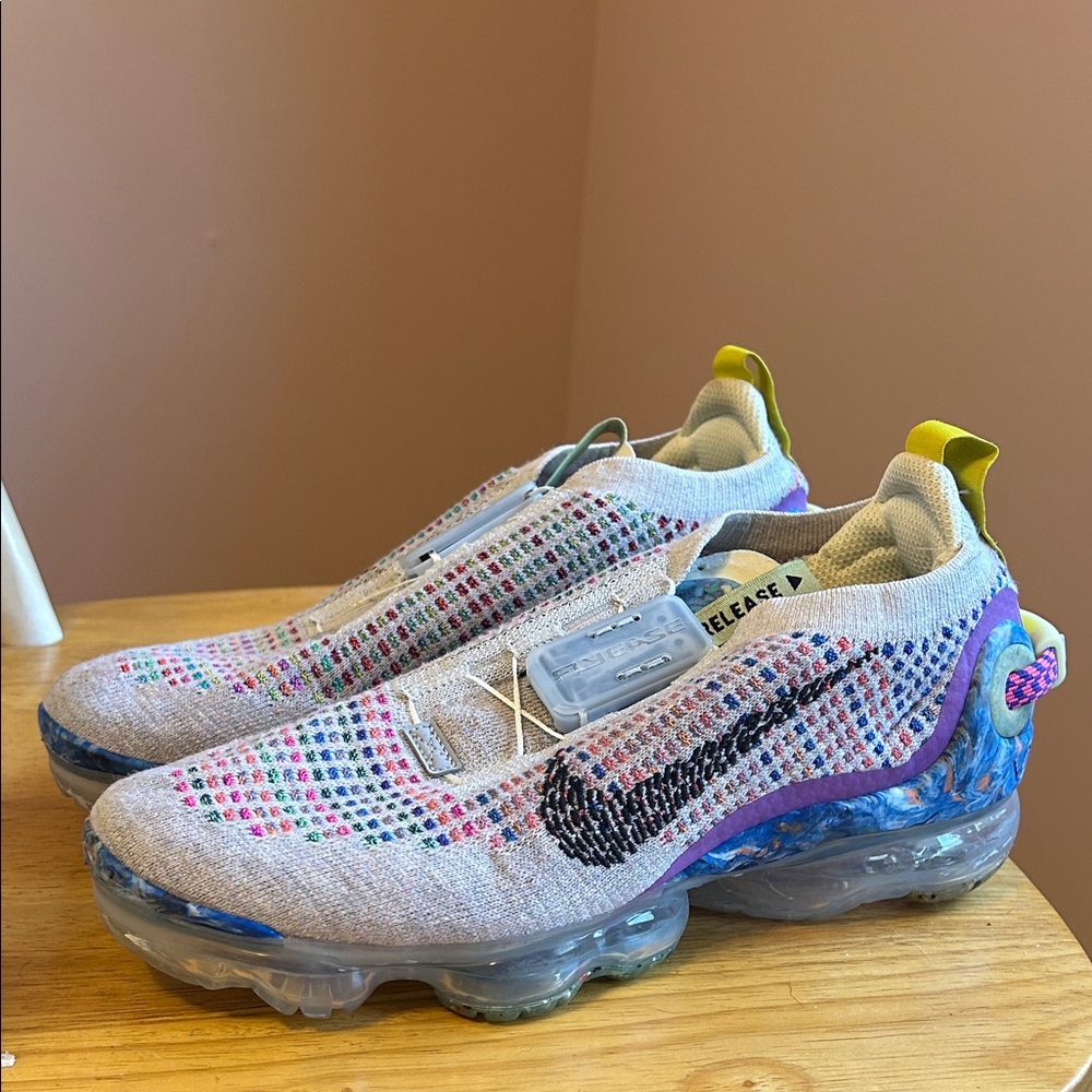 Nike Air Vapormax 2020 Flyknit Sneakers Womens 8 Multi-Color Lace Up CJ6740-001